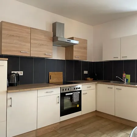 Apartman 8 *